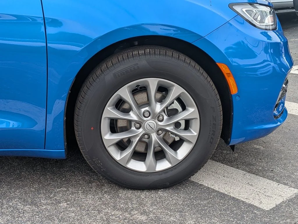 New 2026 Hydro Blue Pearl-Coat Exterior Paint Chrysler Limited image 12