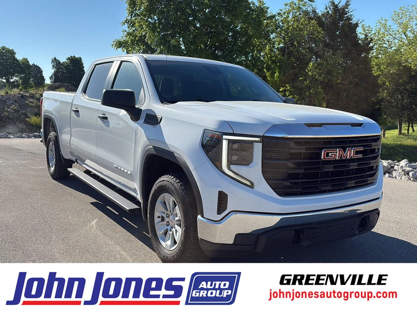 2023 GMC Sierra 4WD Crew Cab Short Box Pro's photo