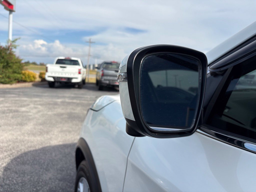Used 2022 White Nissan SV image 20