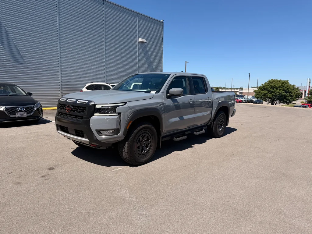 2025 Nissan Frontier PRO-4X Crew Cab 4X4's photo