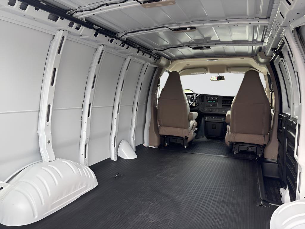 2025 Chevrolet Express Cargo Work Van - Photo 9