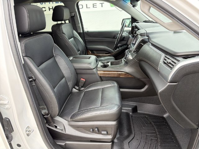 Used 2019 IRIDESCENT PEARL TRICOAT Chevrolet LT image 28