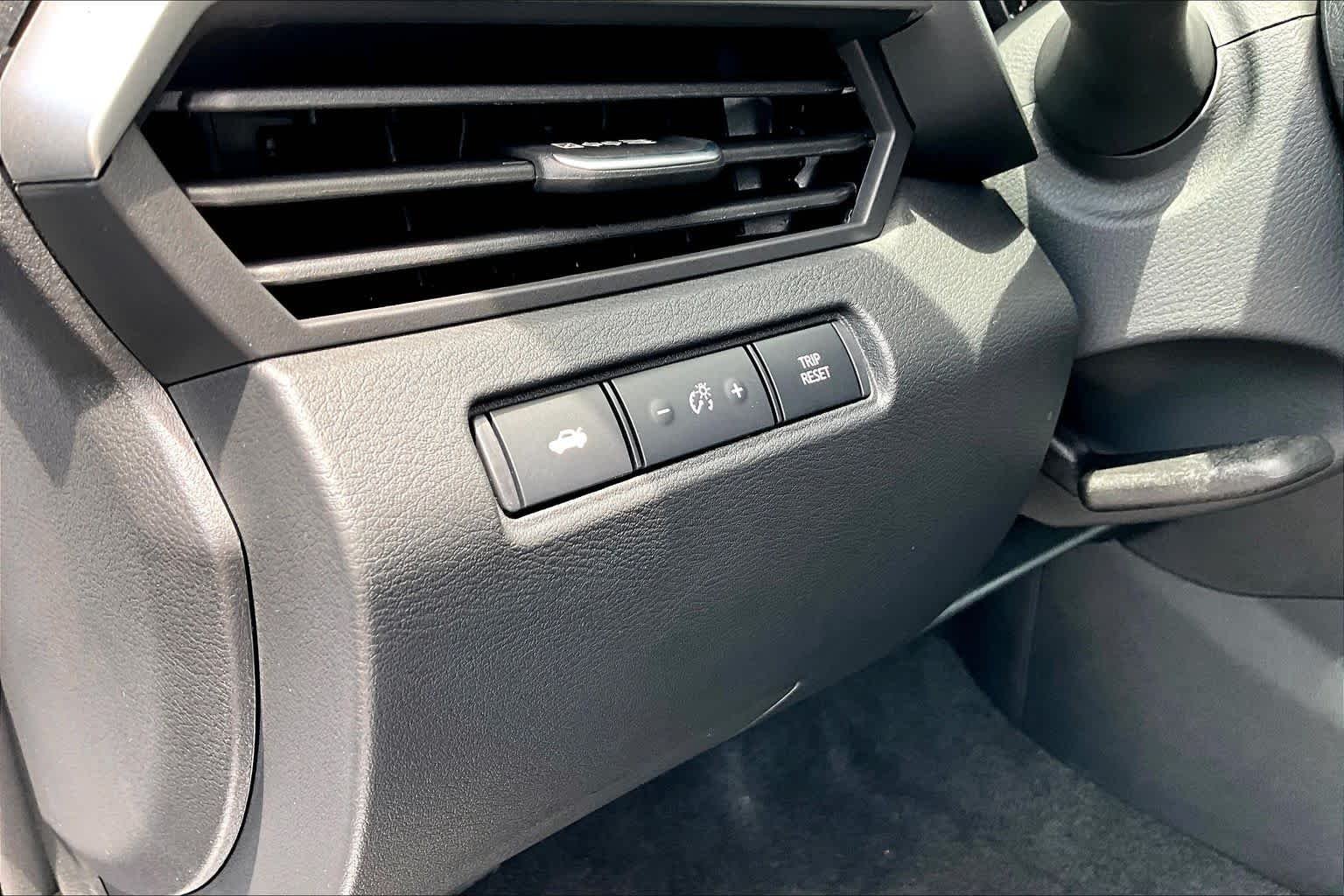 New 2026 Gray Sky Pearl / Super Black Two-tone Nissan SR image 13