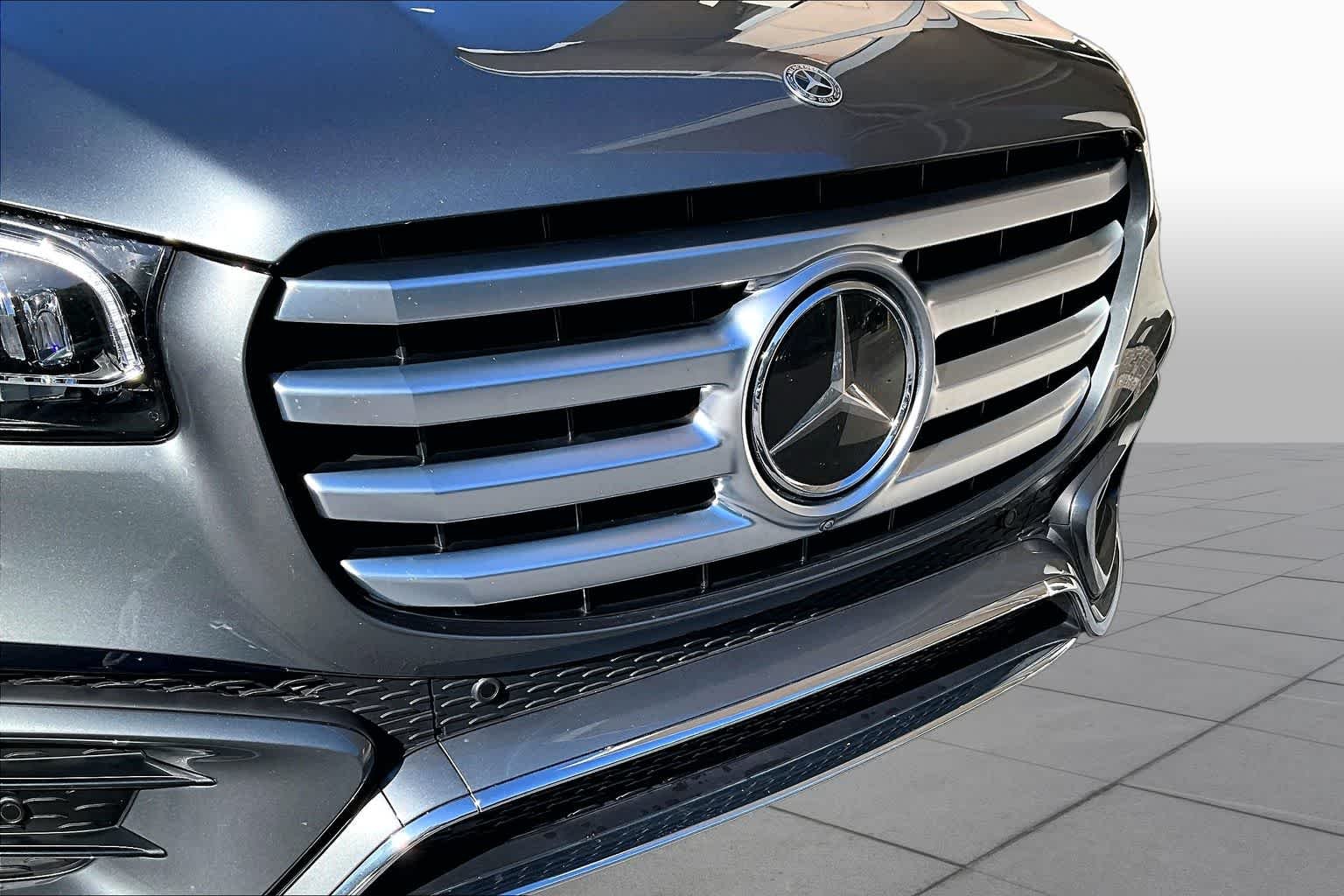Used 2024 Selenite Grey Metallic Mercedes-Benz GLS 450 image 30