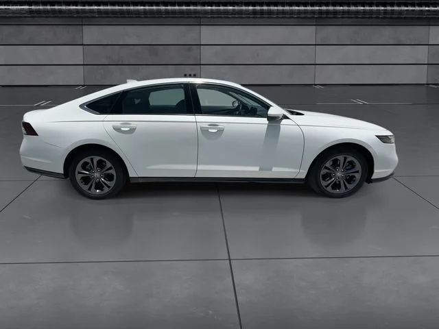 Used 2024 White Honda EX-L image 9