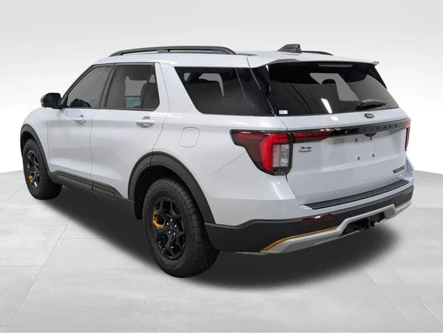 New 2026 Space White Metallic Ford Tremor® image 57