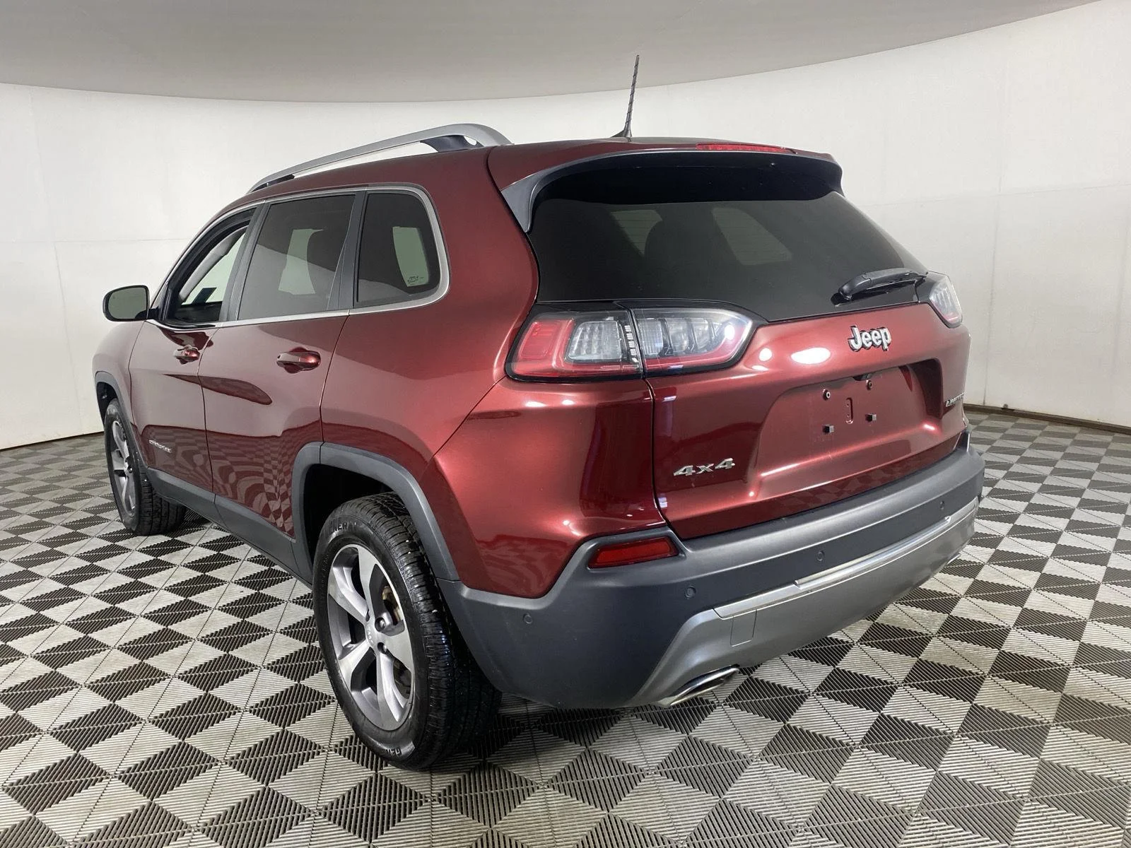 Used 2021 Velvet Red Pearlcoat Jeep Limited image 8