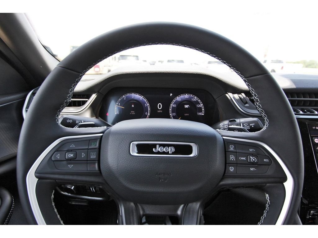 Used 2025 White Jeep Laredo image 13