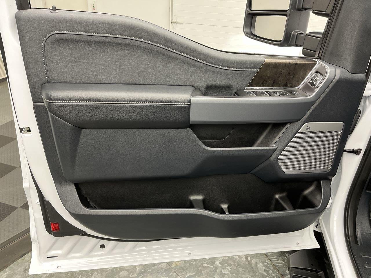 Used 2023 Oxford White Ford Lariat image 9