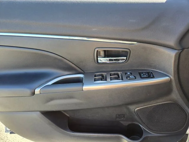 Used 2025 Silver Mitsubishi 2.0 SE image 32