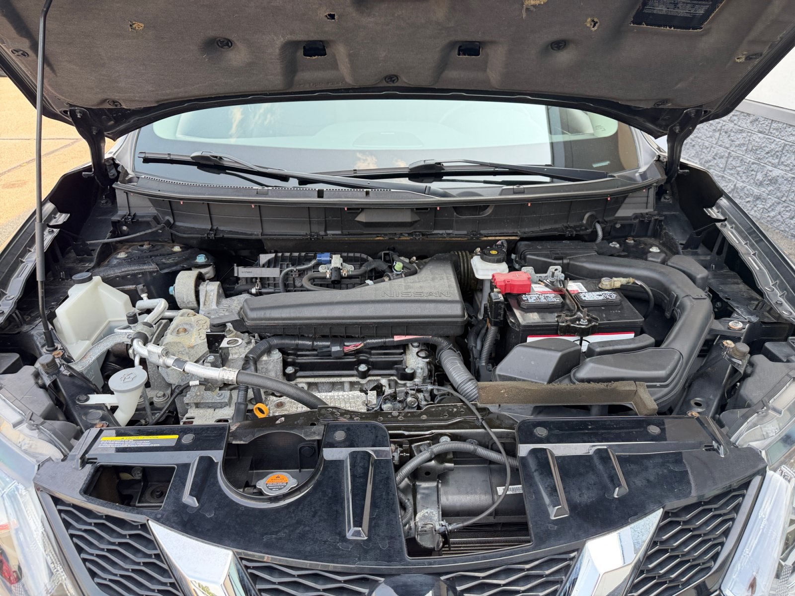Used 2015 Super Black Nissan SL image 6