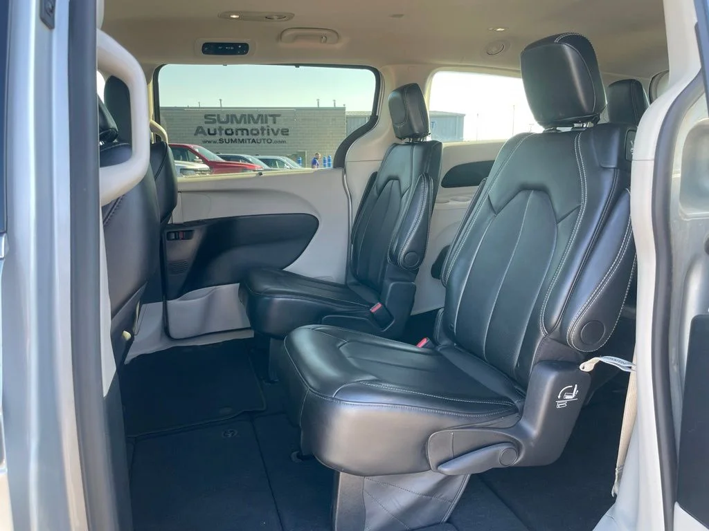 2024 Chrysler Pacifica Touring L - Photo 8
