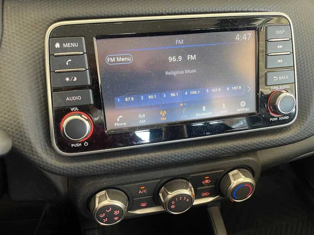 Used 2023 Gray Nissan S image 15