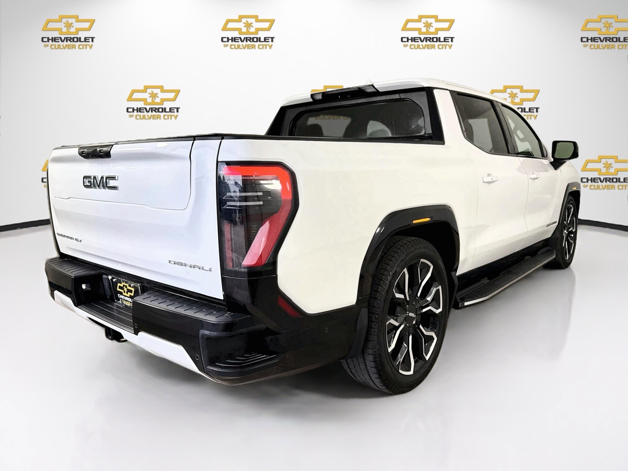 Used 2025 Summit White GMC Max Range Denali image 8