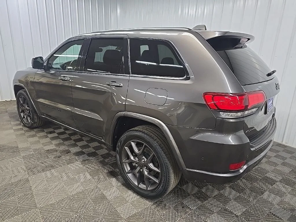 Used 2021 Gray Jeep Limited image 9