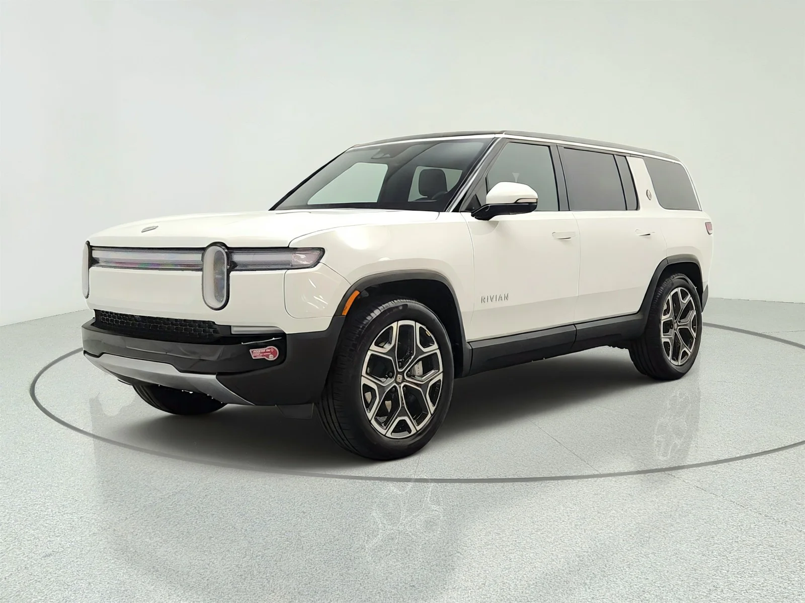 Used 2025  Rivian Adventure image 1