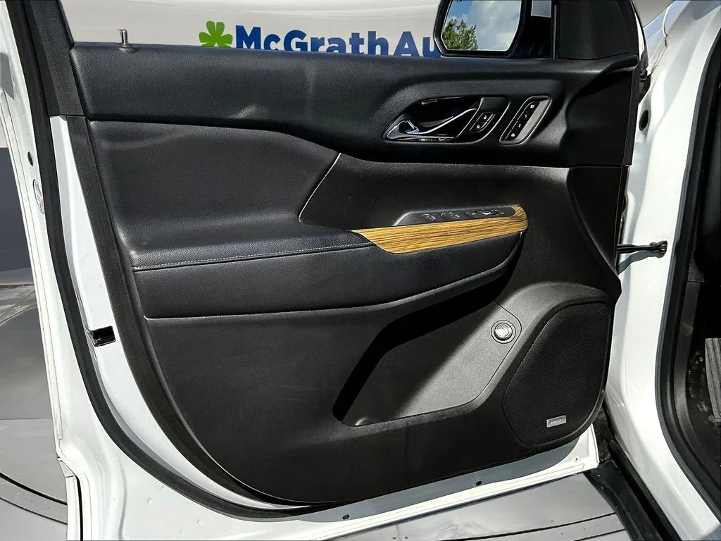 Used 2017 White GMC Denali image 24