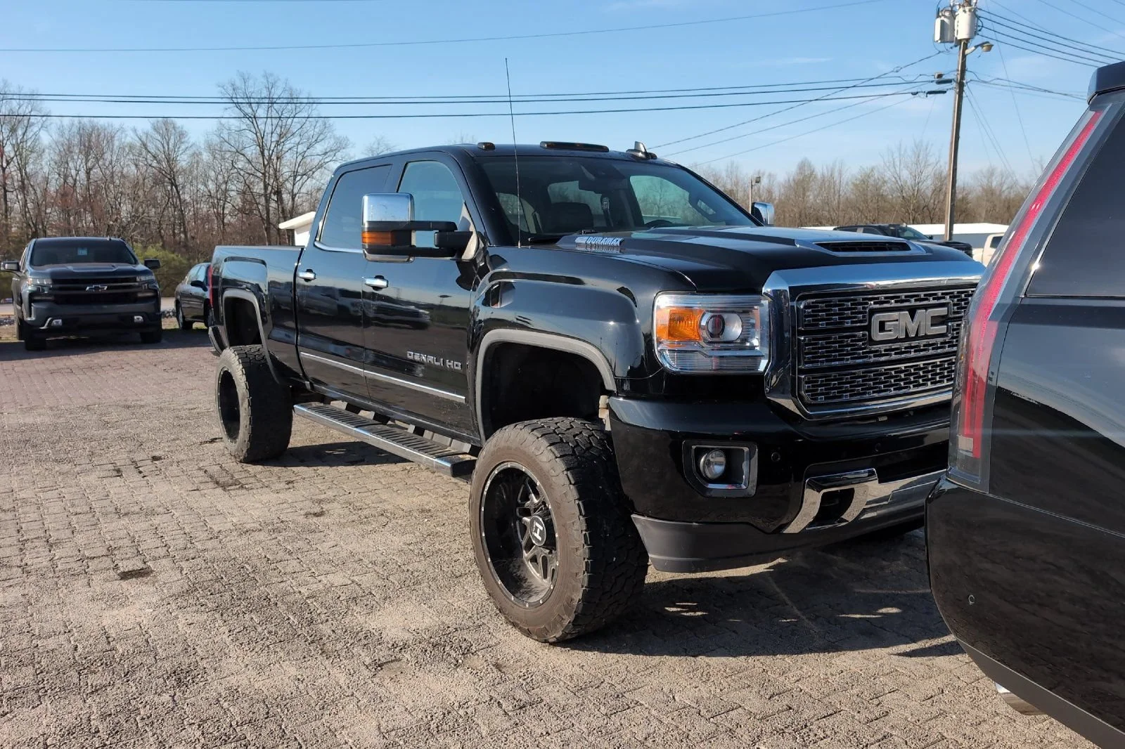 Used 2018 Onyx Black GMC Denali image 2