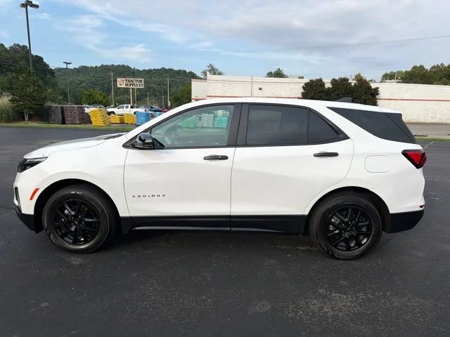 Used 2024 Summit White Chevrolet LT image 10