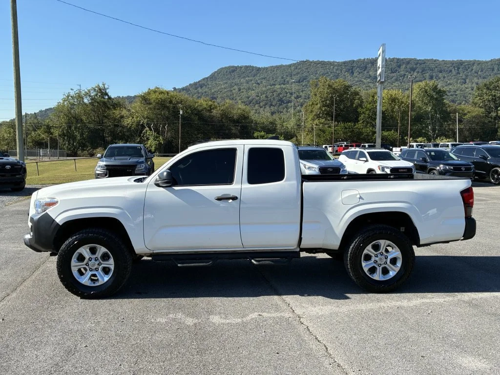 Used 2020 White Toyota SR image 10