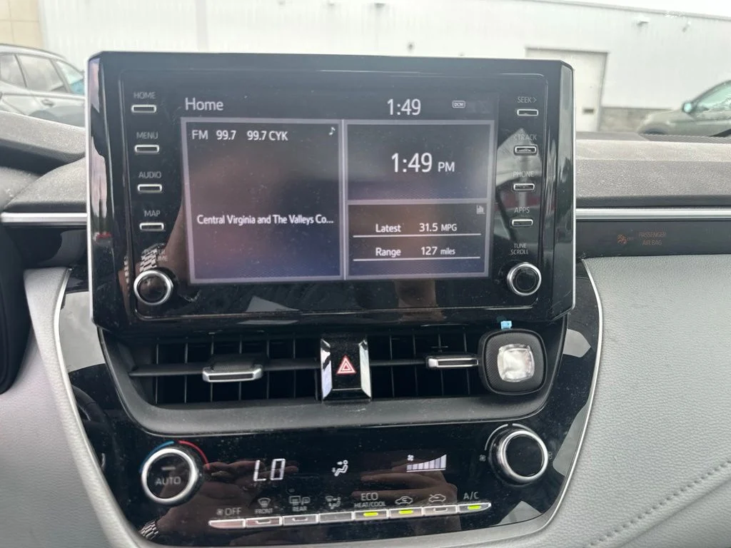 Used 2020 Classic Silver Metallic Toyota SE image 18