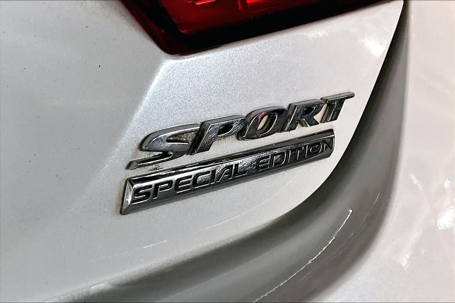 Used 2022 Platinum White Pearl Honda Sport SE image 9
