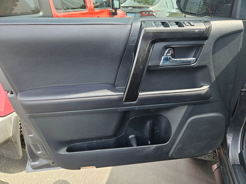 Used 2021 Black Toyota Venture image 10