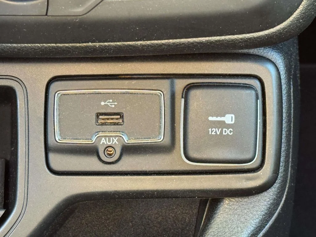 Used 2019 Blue Jeep Latitude image 21