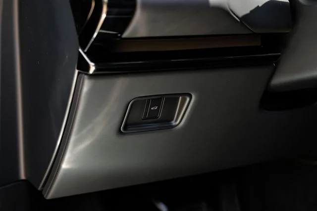 New 2026 Santorini Black Land Rover SE image 42