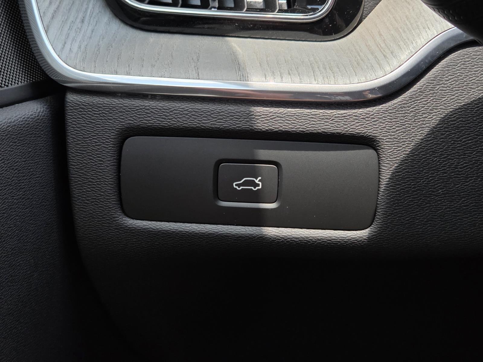 Used 2025 Denim Blue Metallic Volvo Plus image 27