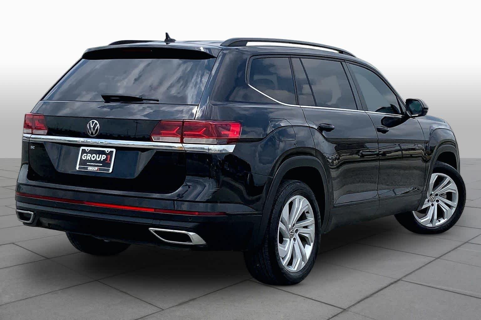 Used 2022 Deep Black Pearl Volkswagen 2.0T SE w/Technology image 13