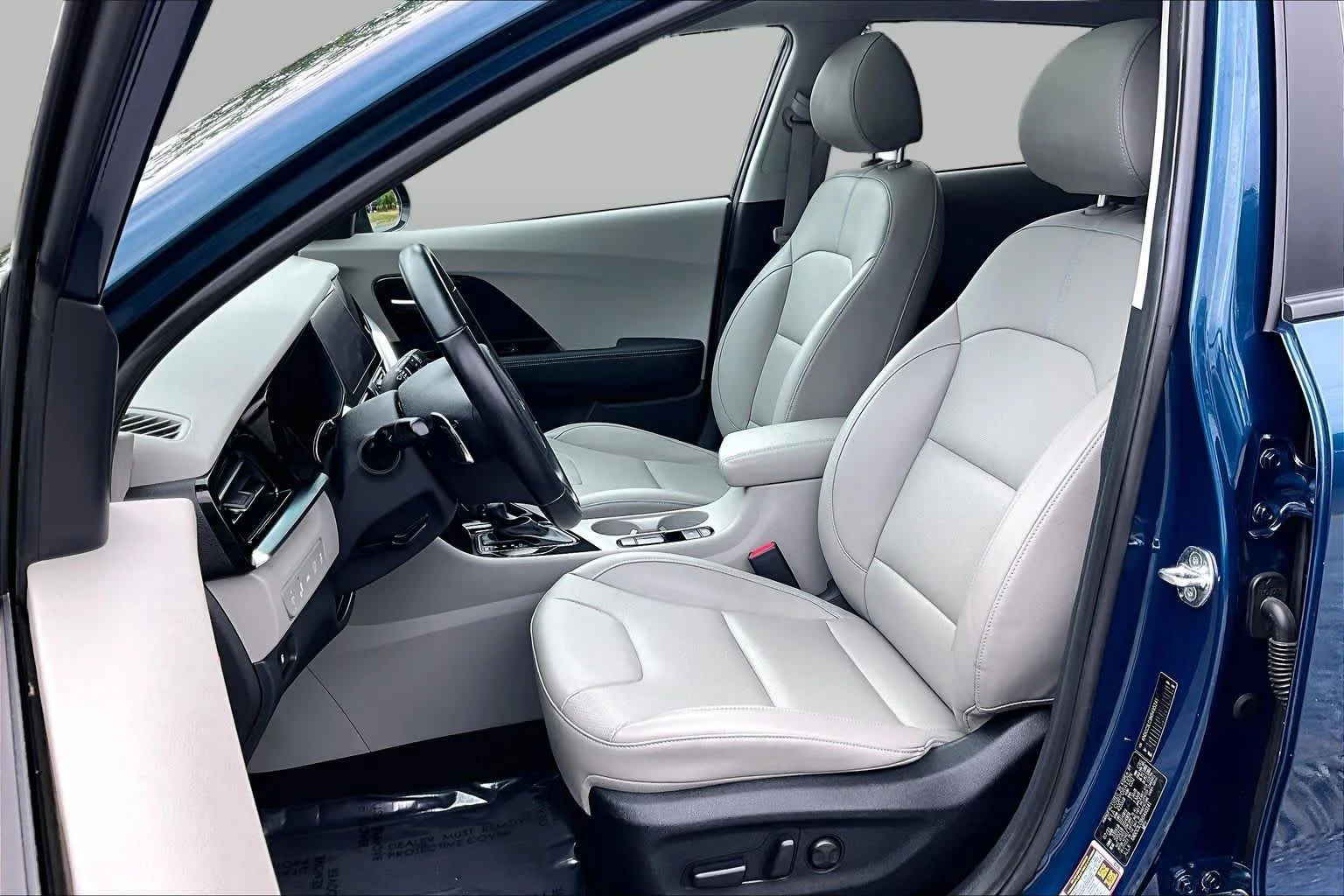 Pre-Owned 2022 Kia Niro Touring SE
