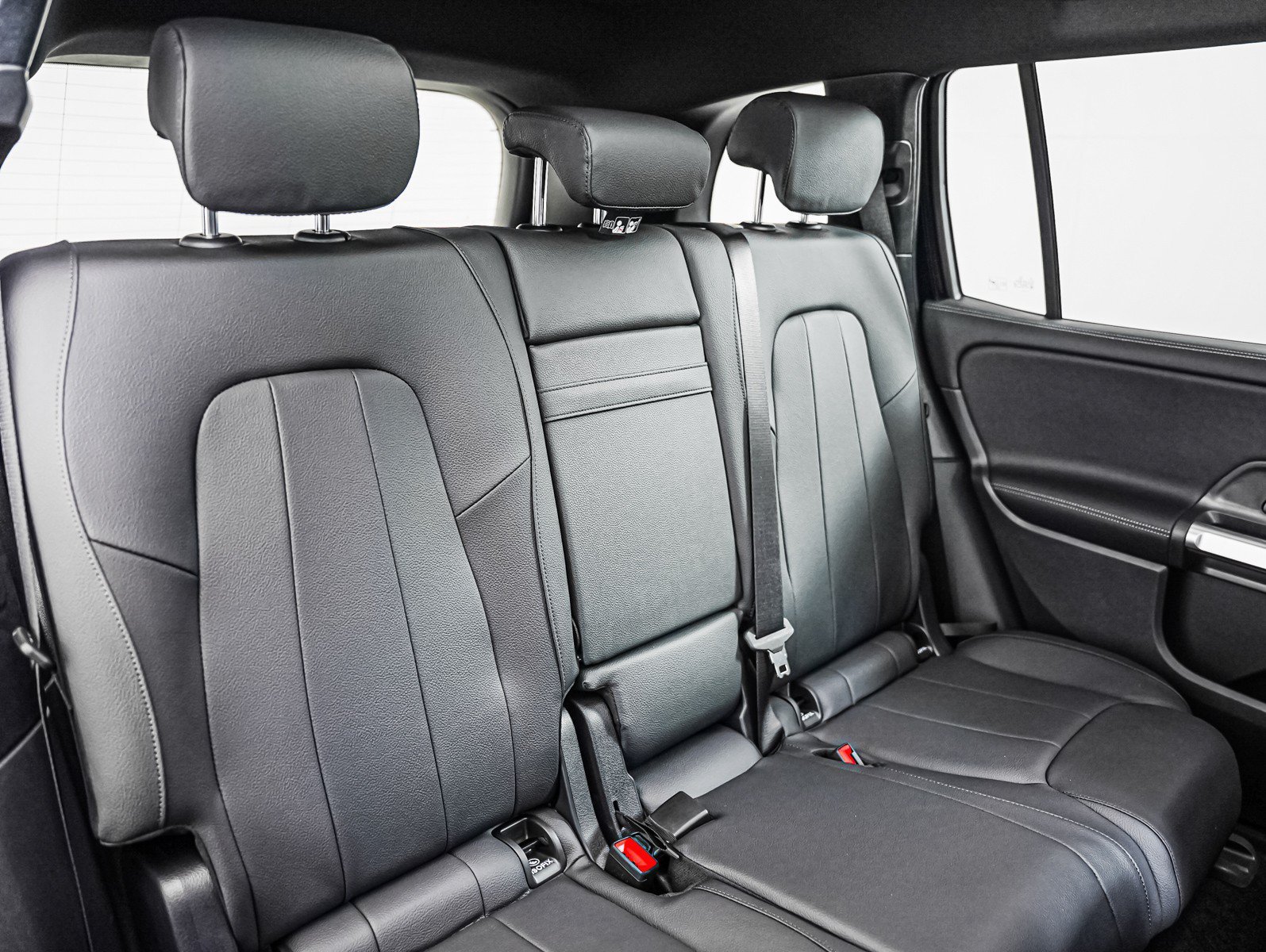 New 2026 Night Black Mercedes-Benz GLB 250 image 10