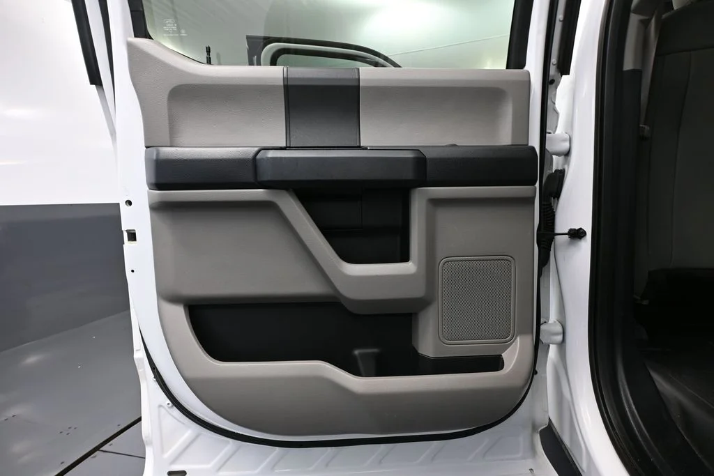 Used 2018 White Ford XL image 33