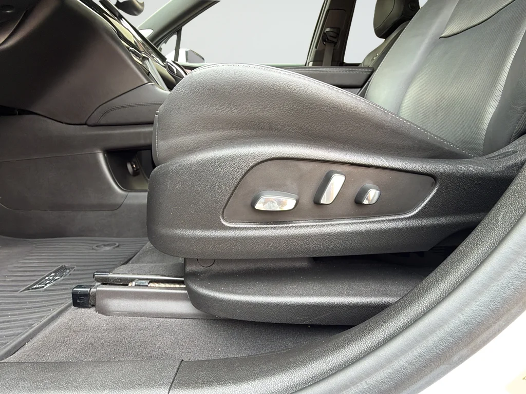 Used 2023 White Cadillac Premium Luxury image 17