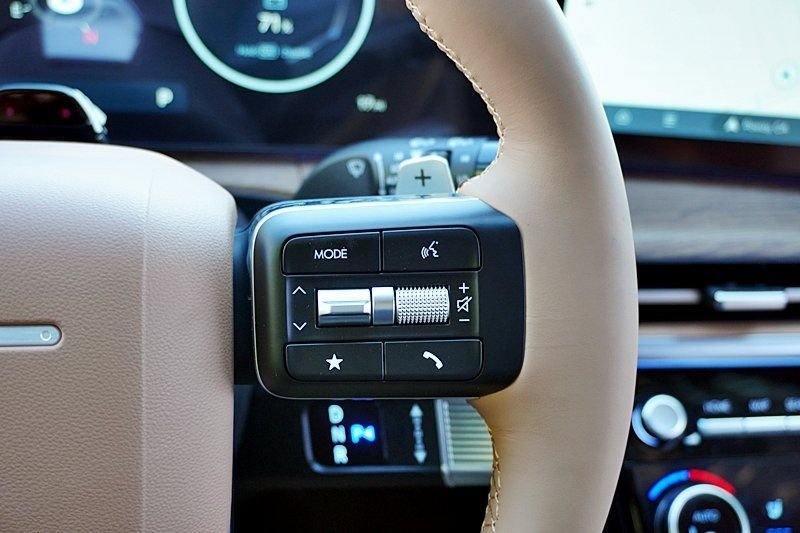 New 2025 White Hyundai Limited image 44