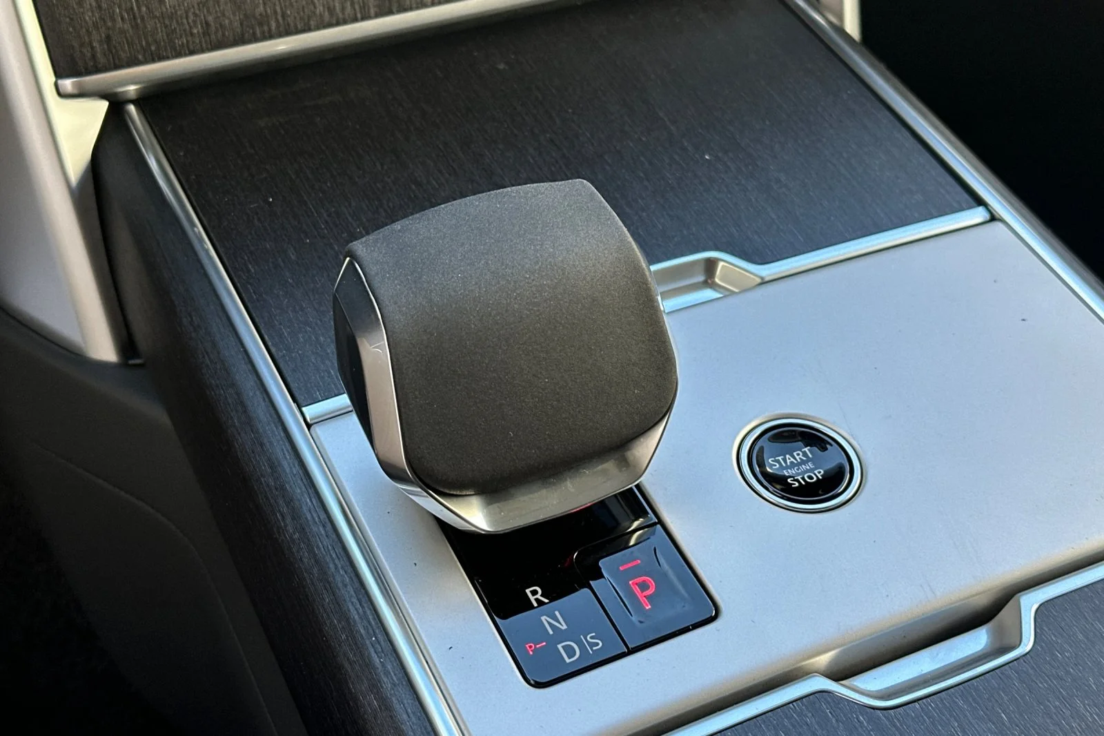 New 2026 Fuji White Land Rover SE image 21