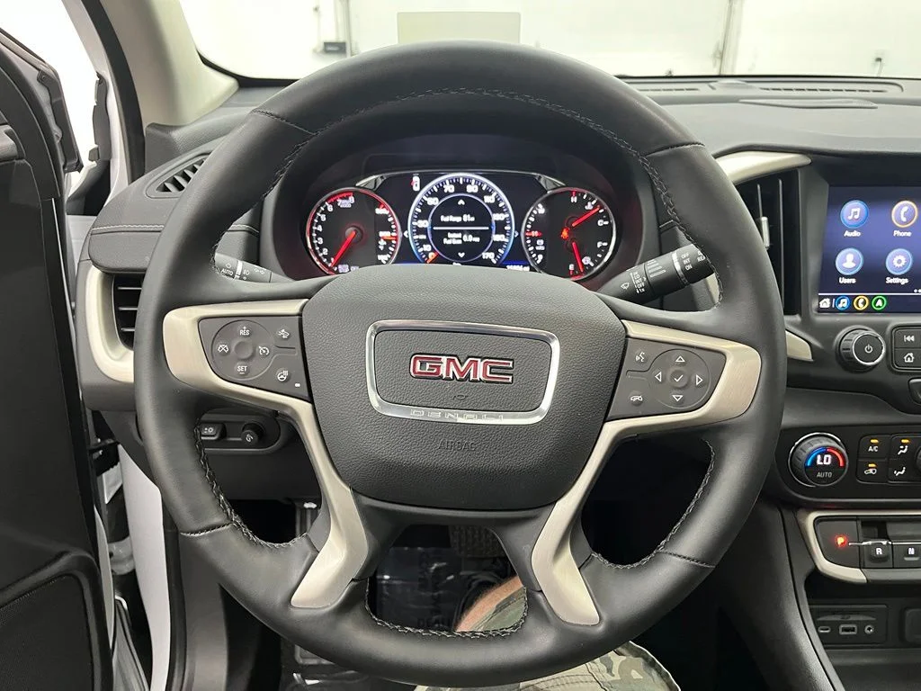 Used 2024 White GMC Denali image 23