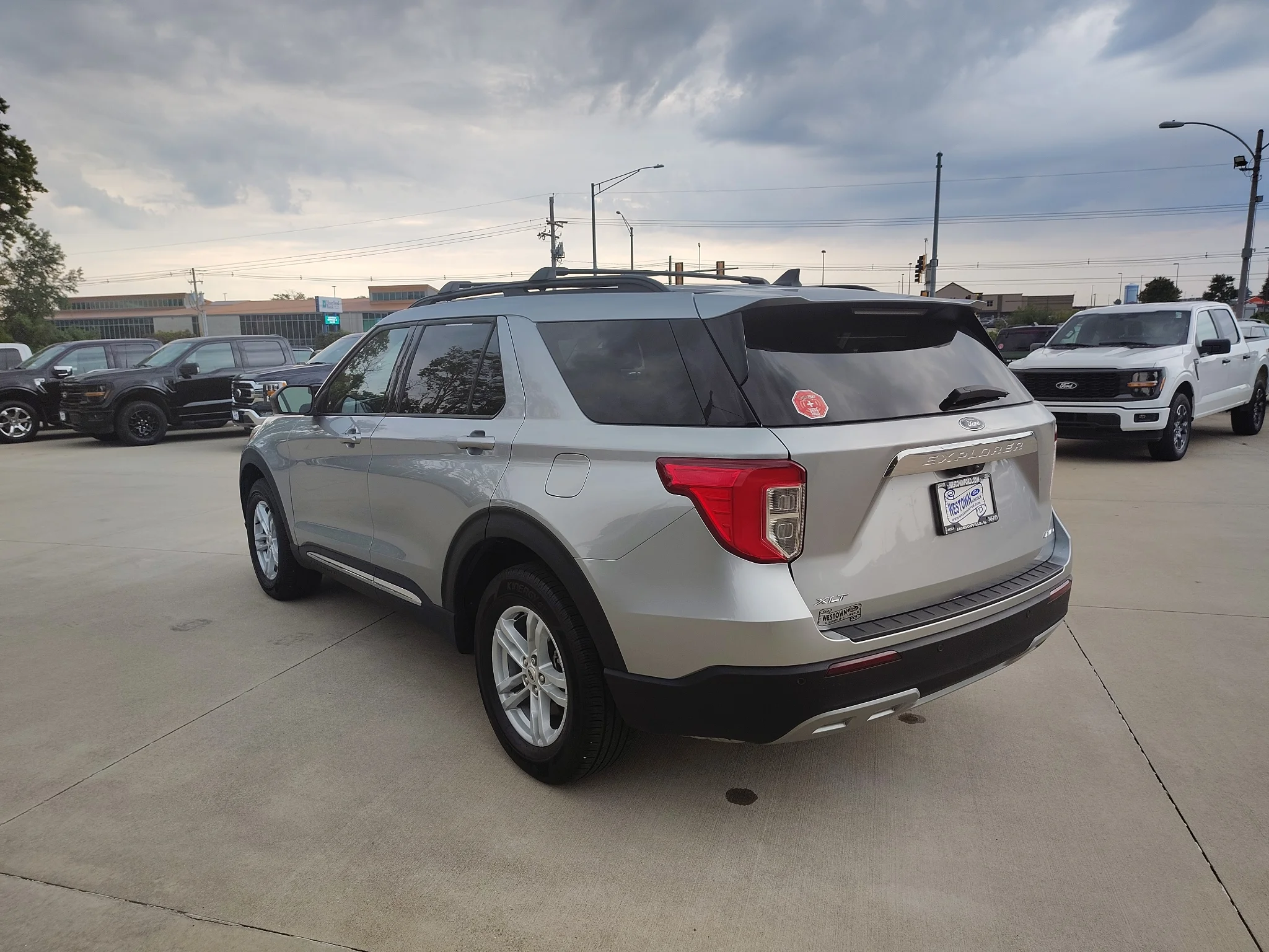 Used 2024 Iconic Silver Metallic Ford XLT image 5