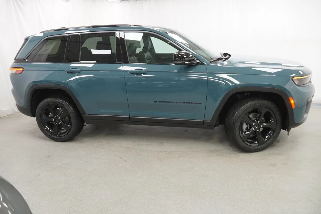 New 2026 Steel Blue Exterior Paint Jeep Limited image 8