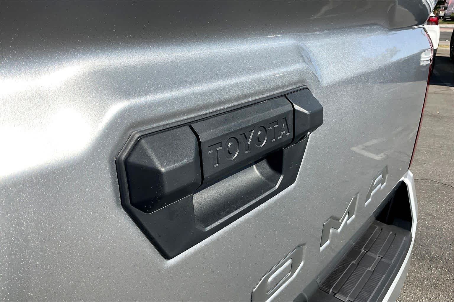 2025 Toyota Tacoma SR5 - Photo 15