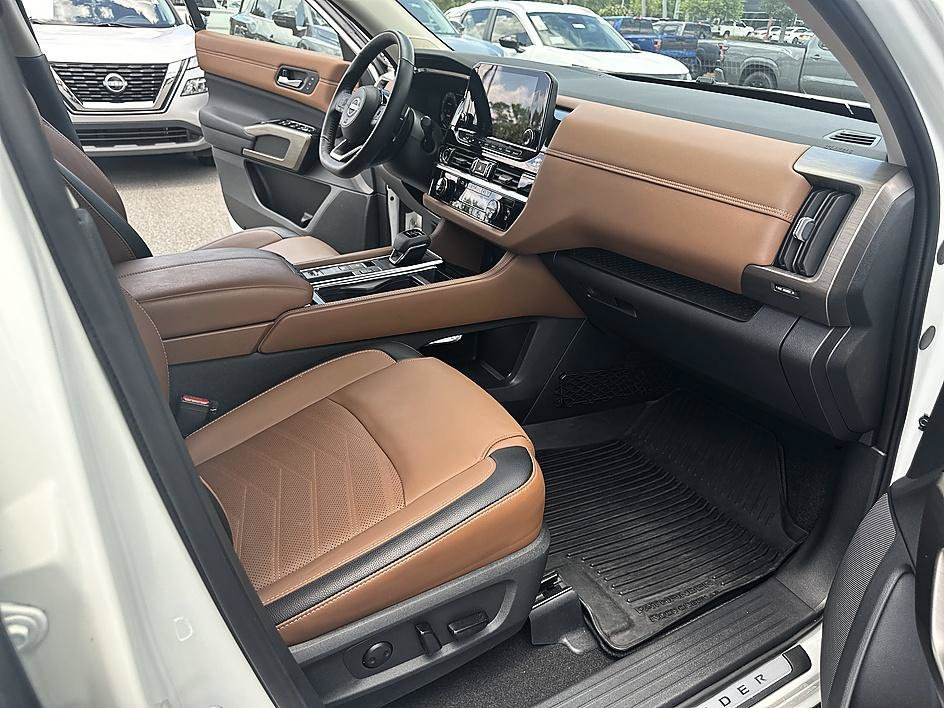 Certified Used 2024 Pearl White Tricoat Nissan Platinum image 20
