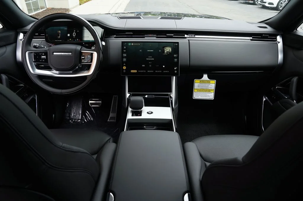 New 2026 Santorini Black Land Rover SE image 9