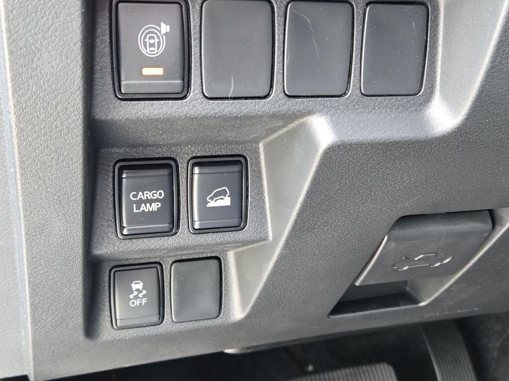 New 2026 Glacier White Nissan Crew Cab S image 21