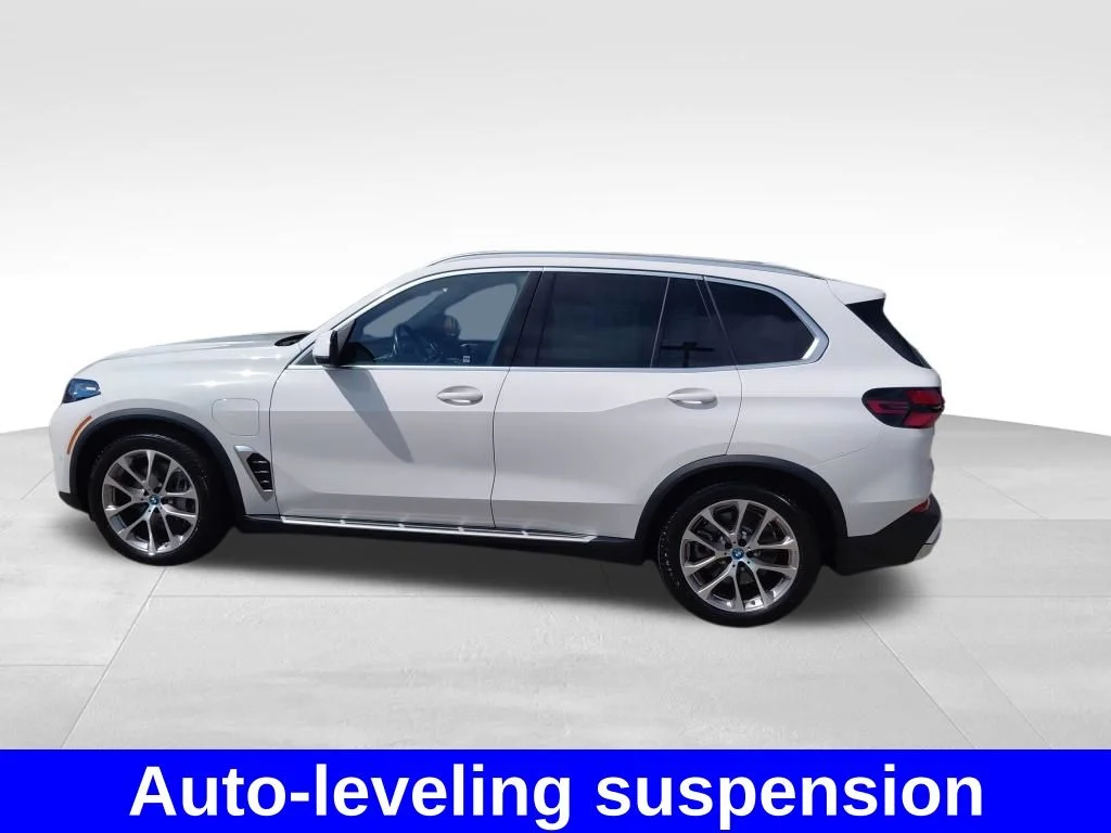 Used 2025 White BMW xDrive50e image 21