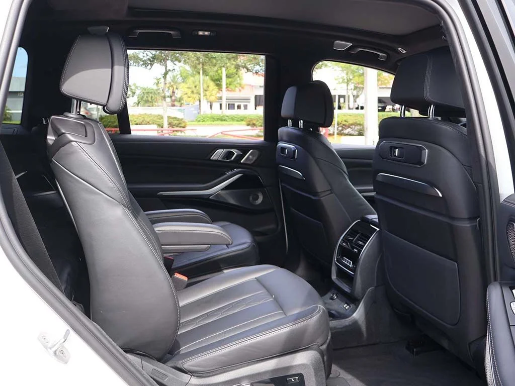 Used 2023 White BMW M60i image 46