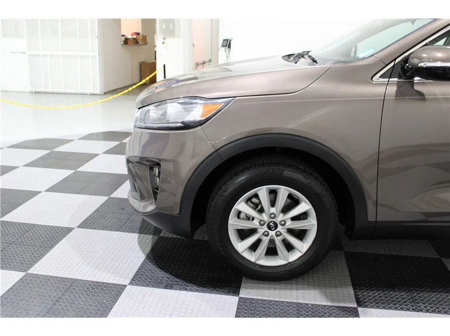 Used 2019 Dragon Brown Kia LX image 9