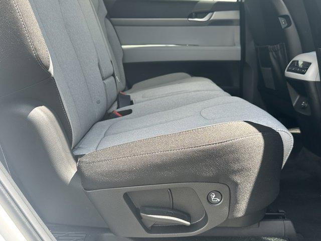 2025 Hyundai Palisade SE - Photo 13