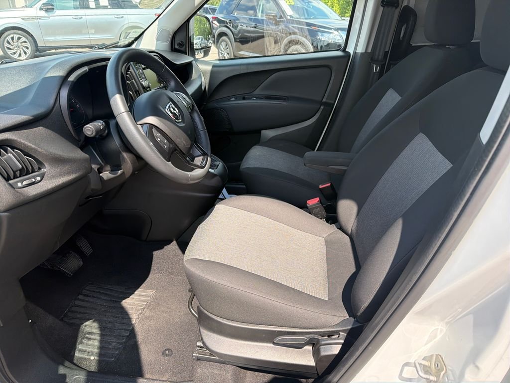 Used 2022 White Ram Base image 10