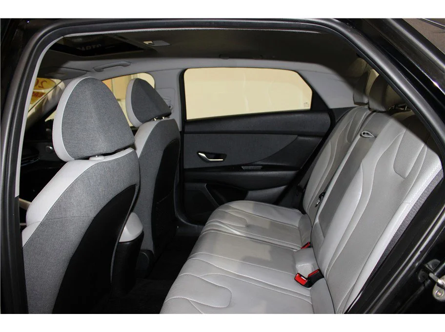 2023 Hyundai Elantra Limited - Photo 12